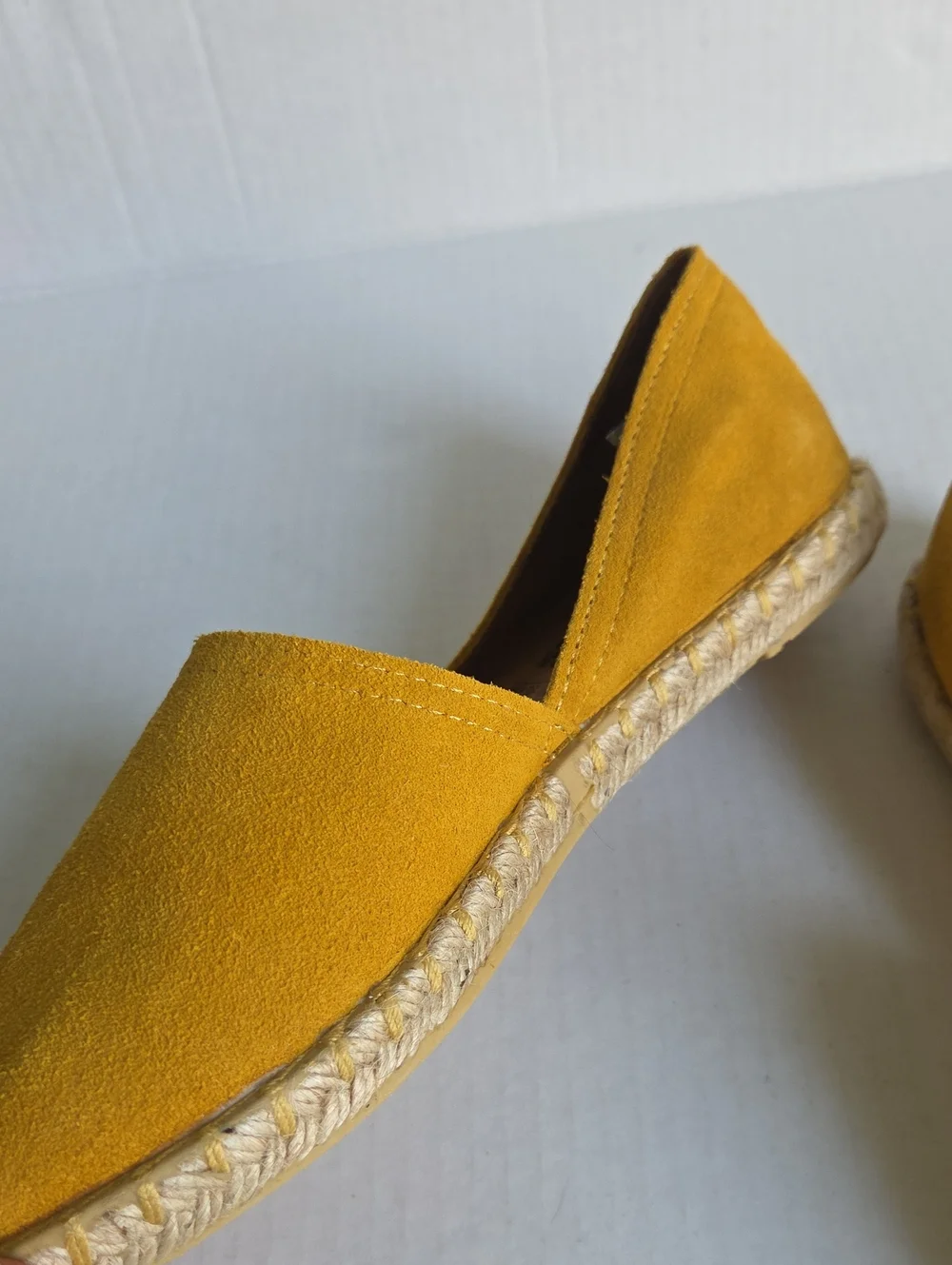 N/A comfortable yellow